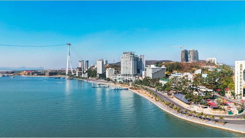 kh&aacute;m ph&aacute; Vịnh Hạ Long đầu năm